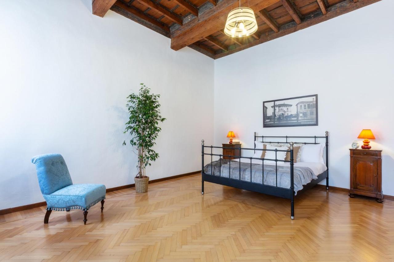 Frescobaldi Aparments! A Casa Di Francesco Apartment Ferrara Bagian luar foto
