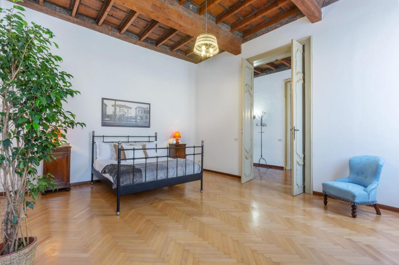 Frescobaldi Aparments! A Casa Di Francesco Apartment Ferrara Bagian luar foto