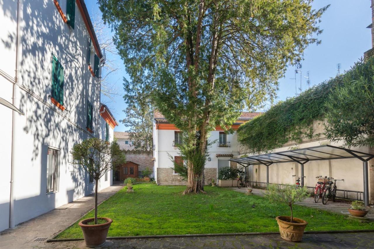 Frescobaldi Aparments! A Casa Di Francesco Apartment Ferrara Bagian luar foto